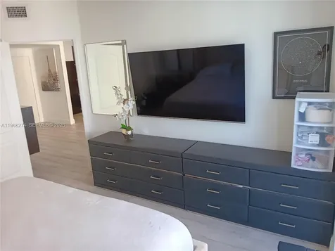 5085 NW 7th Street Miami FL 33126