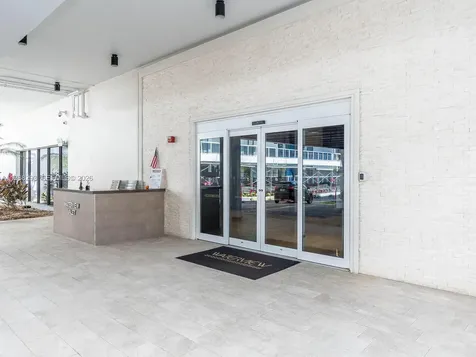 20505 E Country Club Drive Aventura FL 33180