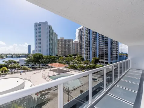 20505 E Country Club Drive Aventura FL 33180