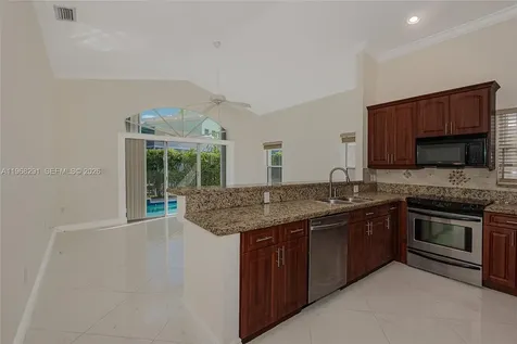 15251 Wilshire Way Pembroke Pines FL 33027