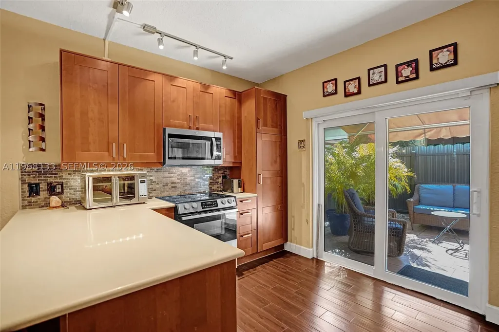 4812 Washington Street Hollywood FL 33021