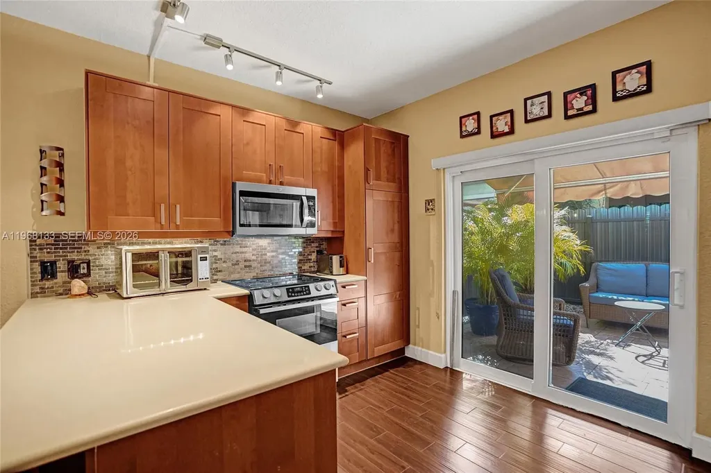 4812 Washington Street Hollywood FL 33021
