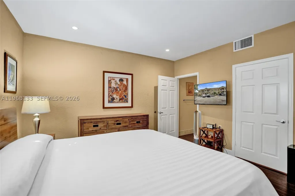 4812 Washington Street Hollywood FL 33021