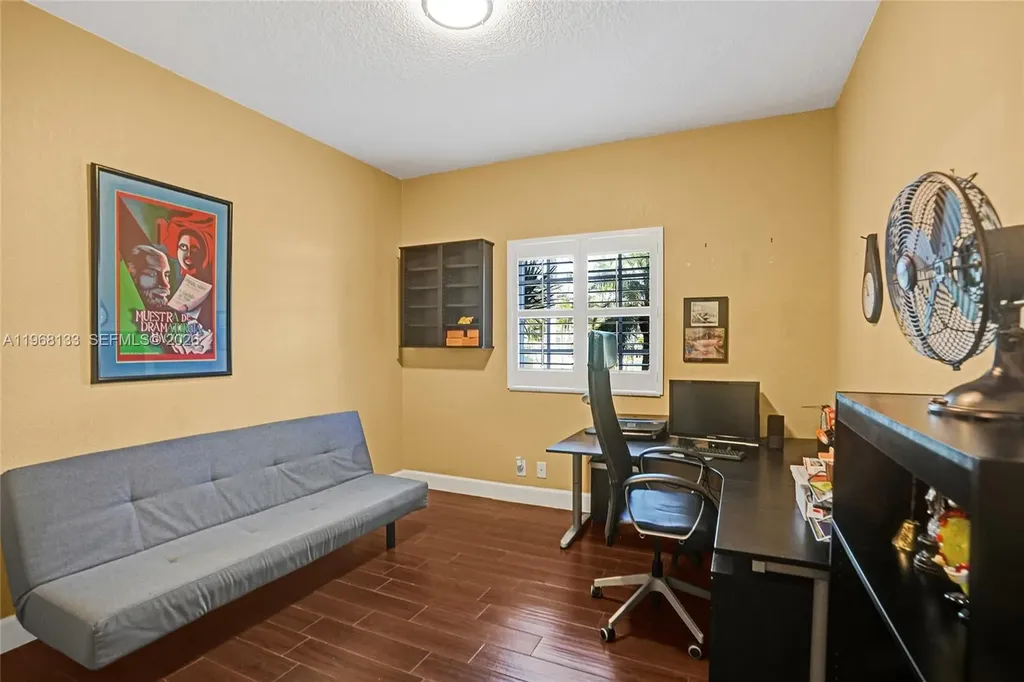 4812 Washington Street Hollywood FL 33021