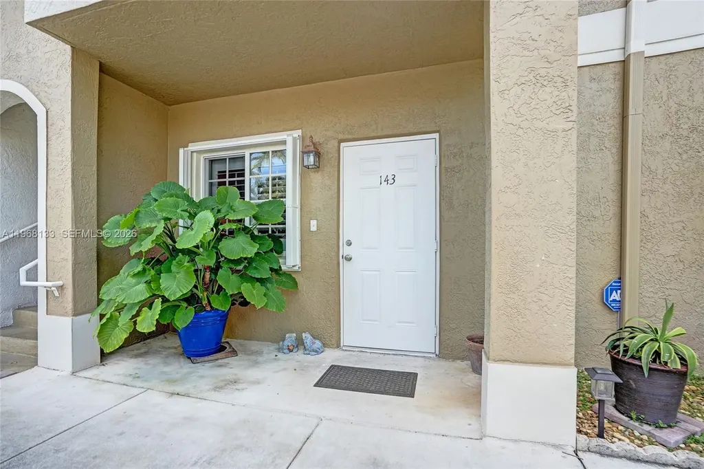 4812 Washington Street Hollywood FL 33021