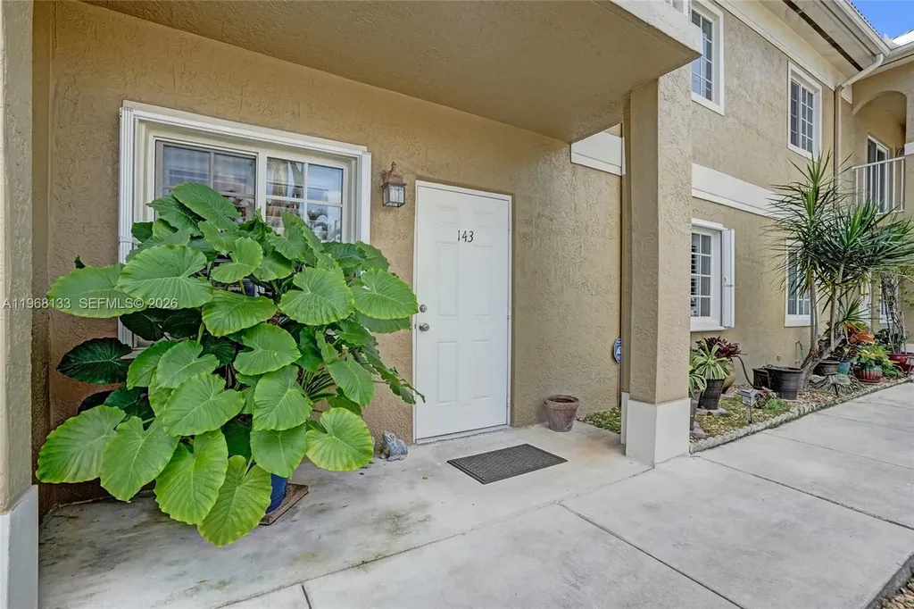 4812 Washington Street Hollywood FL 33021