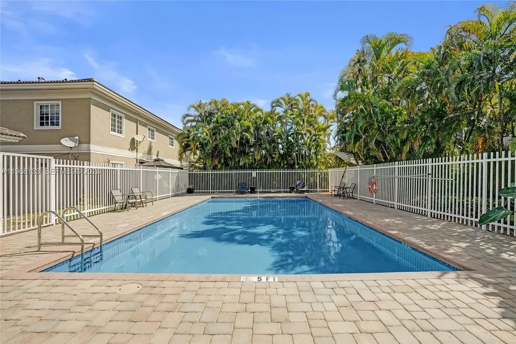 4812 Washington Street Hollywood FL 33021