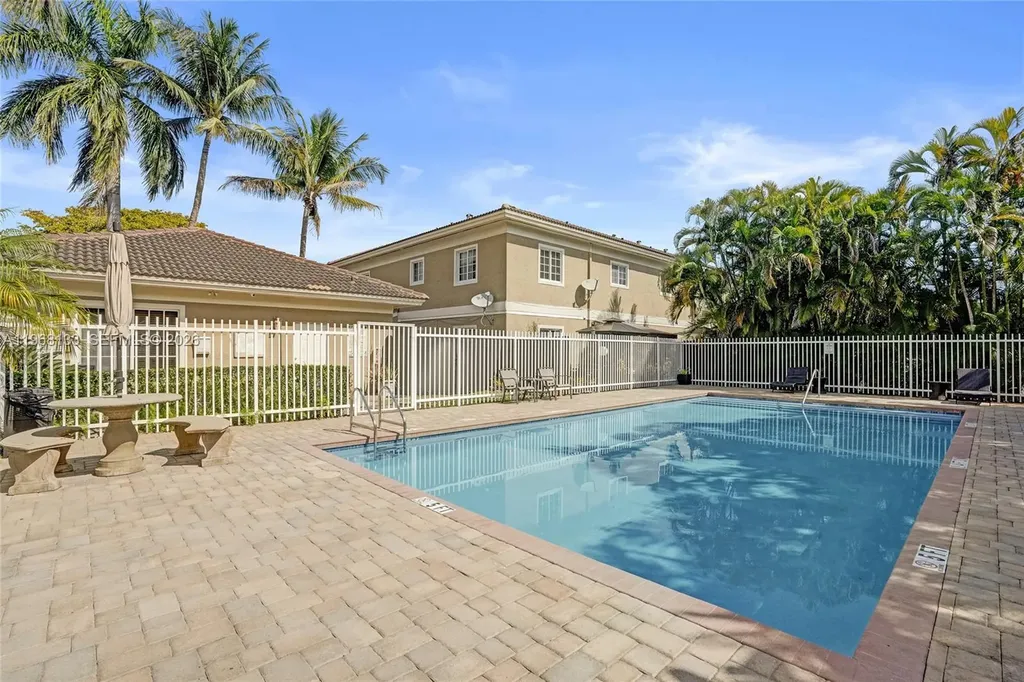 4812 Washington Street Hollywood FL 33021