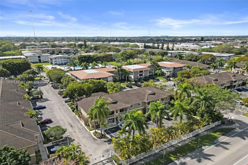 4812 Washington Street Hollywood FL 33021