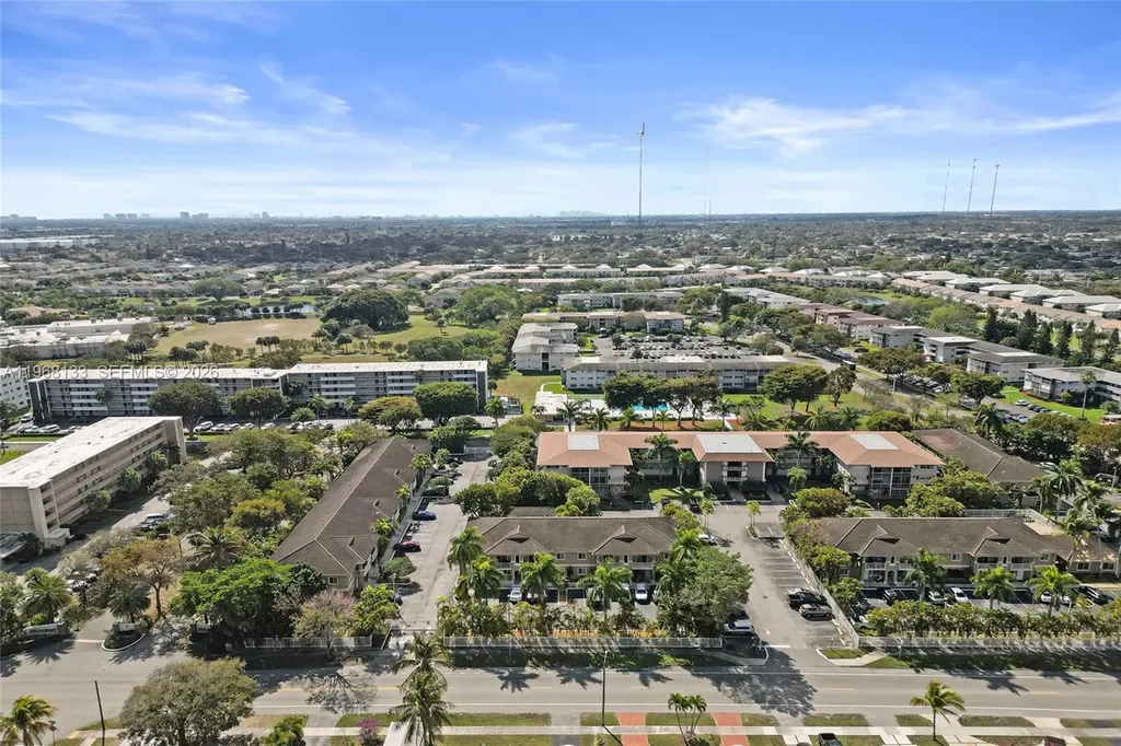 4812 Washington Street Hollywood FL 33021