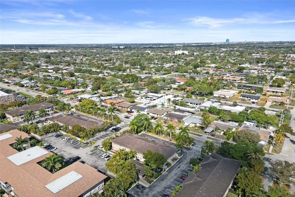 4812 Washington Street Hollywood FL 33021