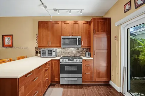 4812 Washington Street Hollywood FL 33021