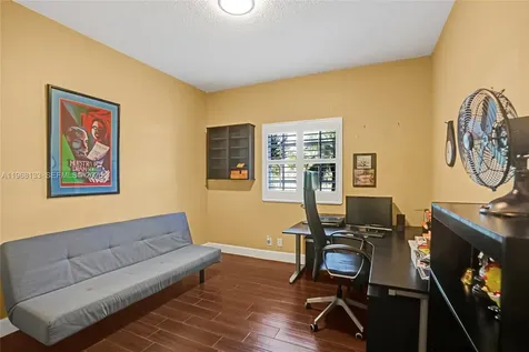 4812 Washington Street Hollywood FL 33021