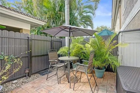4812 Washington Street Hollywood FL 33021
