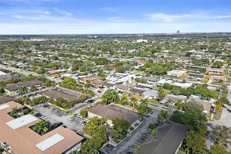 4812 Washington Street Hollywood FL 33021