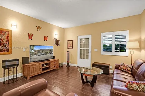 4812 Washington Street Hollywood FL 33021