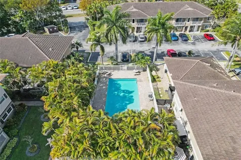 4812 Washington Street Hollywood FL 33021
