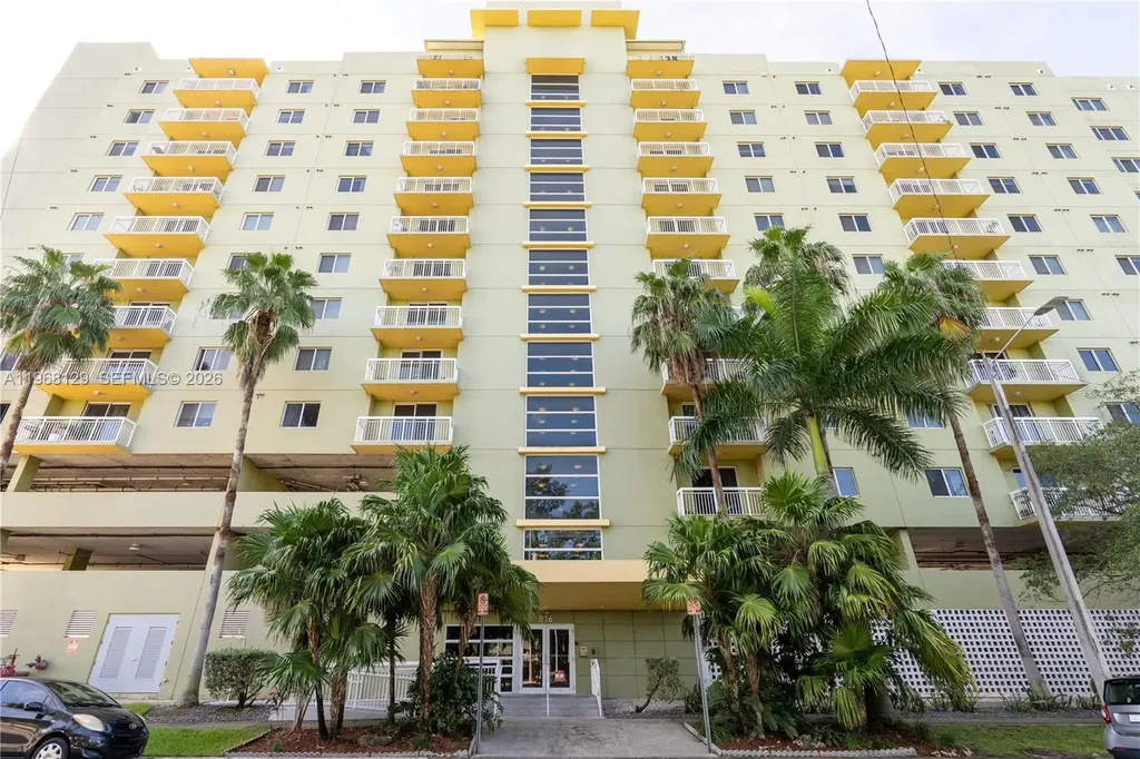 816 NW 11th Street Miami FL 33136