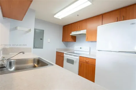 816 NW 11th Street Miami FL 33136
