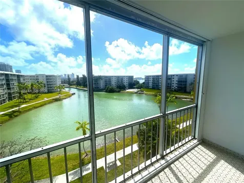 2851 Leonard Drive Aventura FL 33160