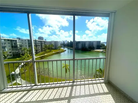 2851 Leonard Drive Aventura FL 33160