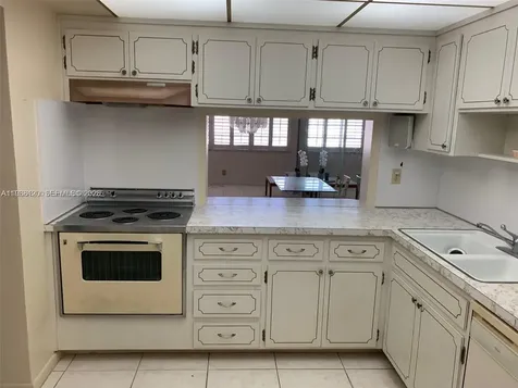 215 SE 3rd Avenue Hallandale Beach FL 33009