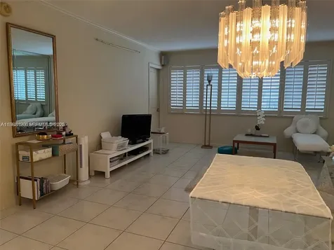 215 SE 3rd Avenue Hallandale Beach FL 33009