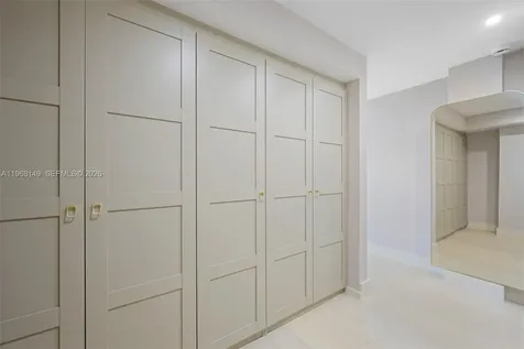 6900 Bay Drive Miami Beach FL 33141