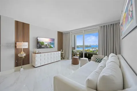 6900 Bay Drive Miami Beach FL 33141