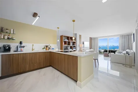 6900 Bay Drive Miami Beach FL 33141