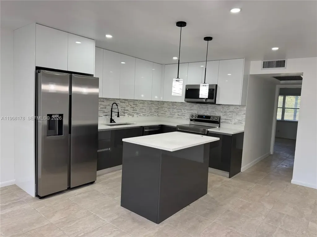 1039 Newport H Deerfield Beach FL 33442