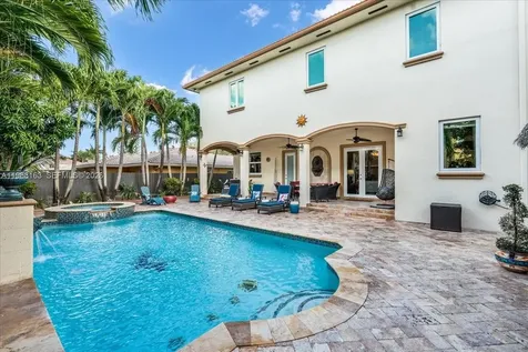 7851 NW 166th Terrace Hialeah FL 33016