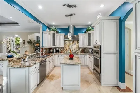 7851 NW 166th Terrace Hialeah FL 33016