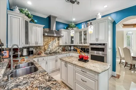 7851 NW 166th Terrace Hialeah FL 33016