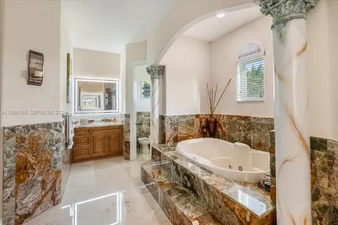 7851 NW 166th Terrace Hialeah FL 33016