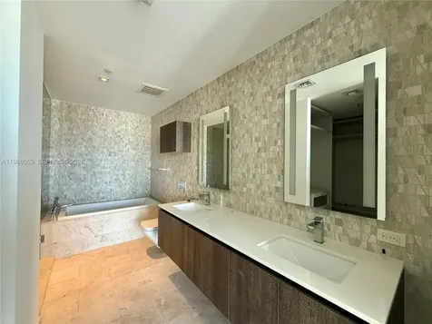 88 SW 7th Street Miami FL 33130