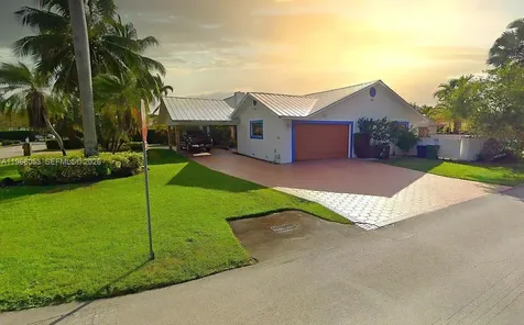 20040 E Oakmont Drive Hialeah FL 33015