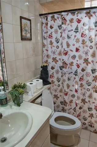 20040 E Oakmont Drive Hialeah FL 33015