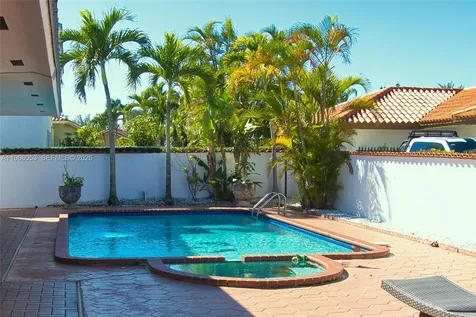 20040 E Oakmont Drive Hialeah FL 33015
