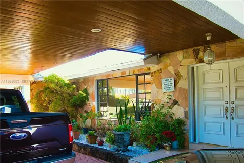 20040 E Oakmont Drive Hialeah FL 33015