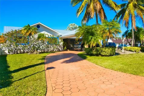 20040 E Oakmont Drive Hialeah FL 33015