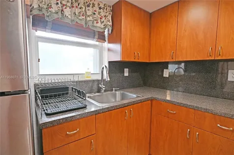 947 Lenox Avenue Miami Beach FL 33139