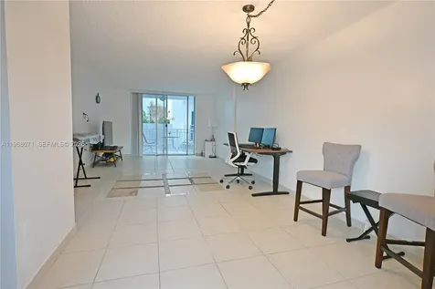 947 Lenox Avenue Miami Beach FL 33139