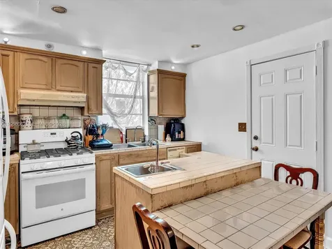 503 12th Street Miami Beach FL 33139