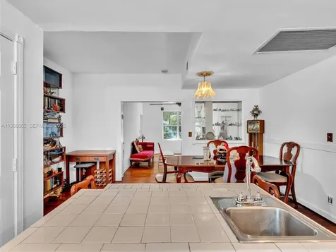 503 12th Street Miami Beach FL 33139