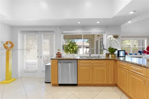 5253 NW 94th Doral Place Doral FL 33178