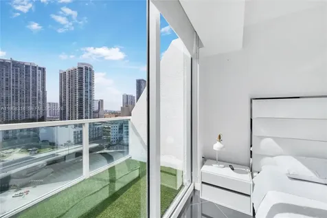 41 SE 5th Street Miami FL 33131