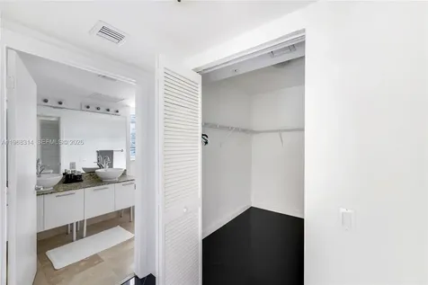41 SE 5th Street Miami FL 33131