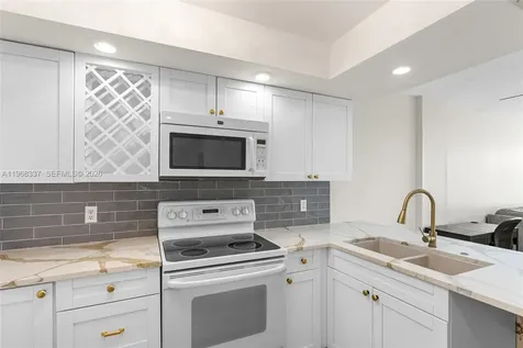 112 Royal Park Drive Oakland Park FL 33309