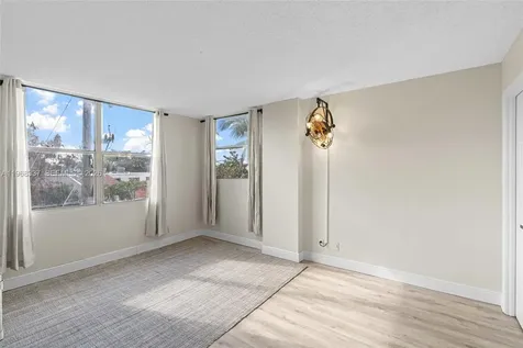 112 Royal Park Drive Oakland Park FL 33309